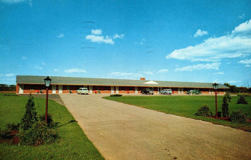 La'Grand Motel (MoLa Grande Motel, Grandmark Lodging, Red Carpet Inn, By-Pass Motel)